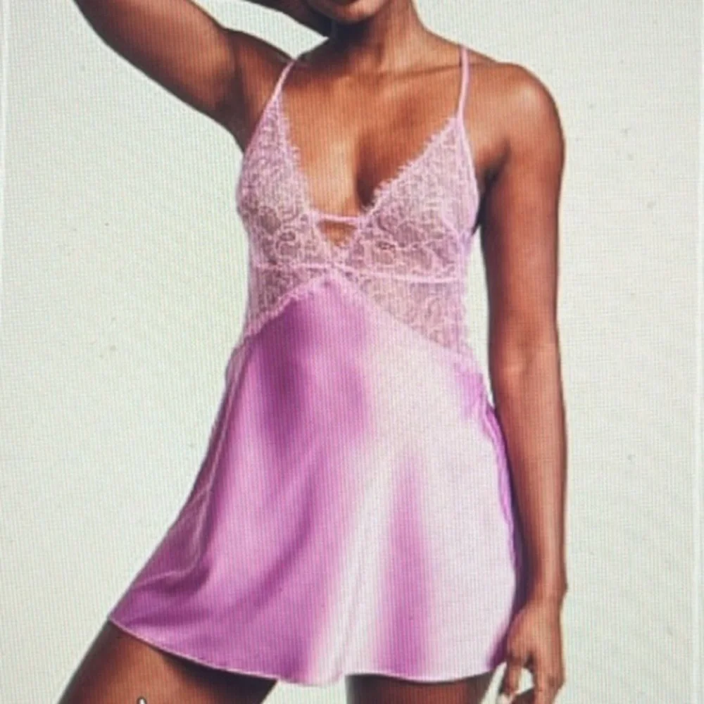 NWOT Victoria Secret Lace Plunge Slip - Picture 1 of 14